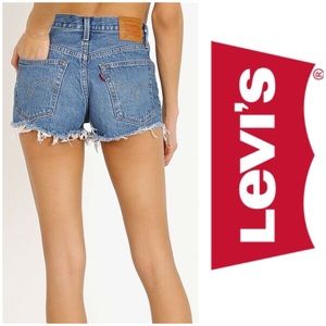 Levi’s 501 Denim Cut Off Shorts 26 / 28